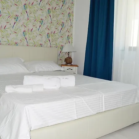 Tropical Zev Apartment Mamaia